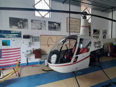 Un traguardo che lo ha portato ad acquistare un �Robinson R22�, biposto che ha parcheggiato nel garage di casa sua...